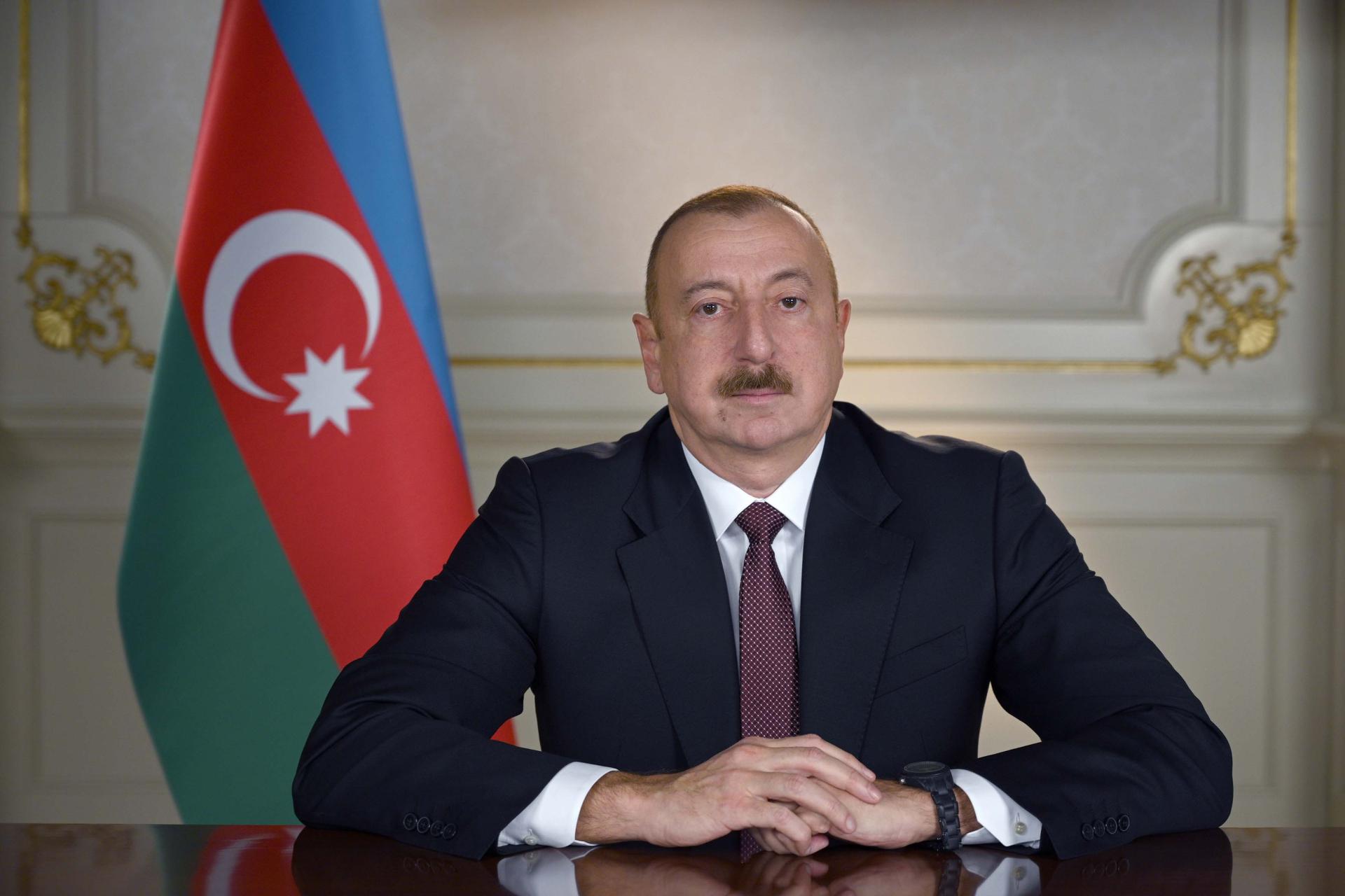 Aliyev: Kadim Hudaferin Köprüsü'ne Azerbaycan bayrağı dikildi