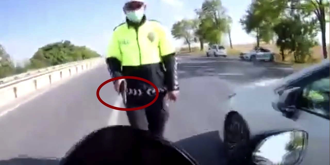 Motosiklet sürücüsünü silah çekerek durdurdu - VİDEO