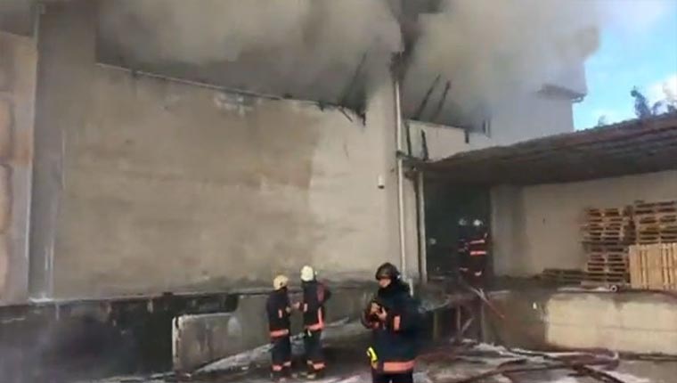 Hadımköy'de lojistik deposunda yangın