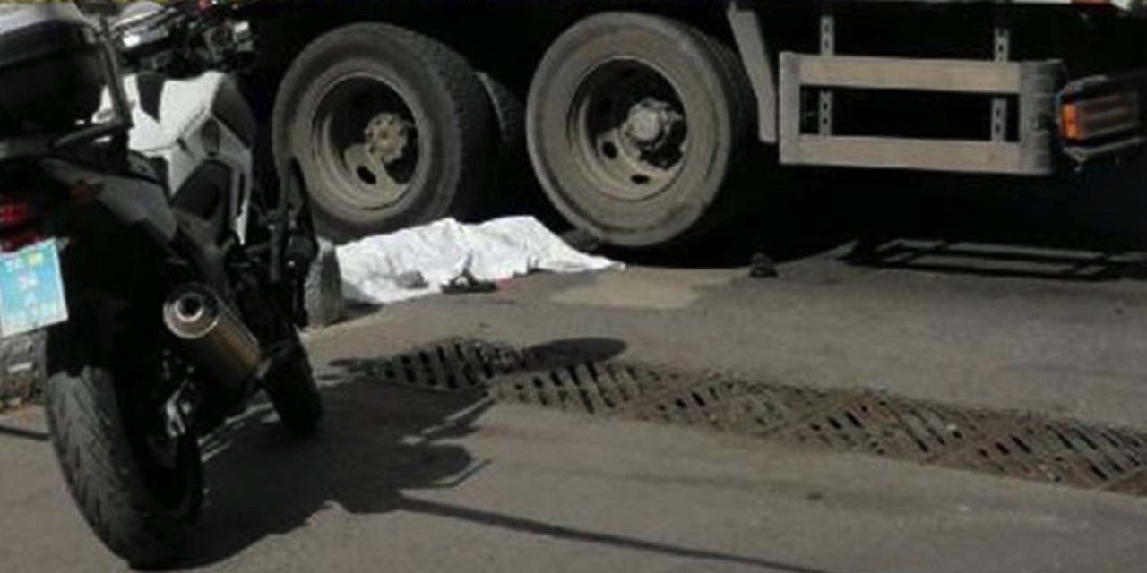 Trafikte cam silen 8 yaşındaki çocuk işçi kamyonun altında kalarak hayatını kaybetti