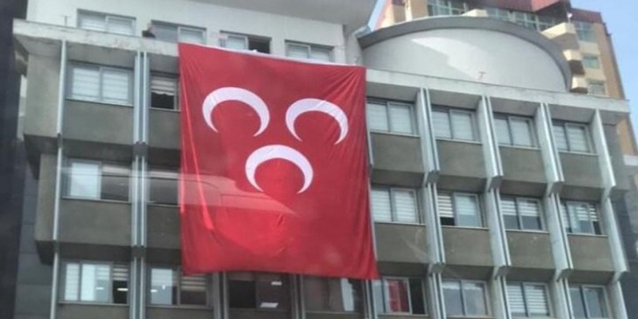 İYİ Partili belediyeye MHP bayrağı