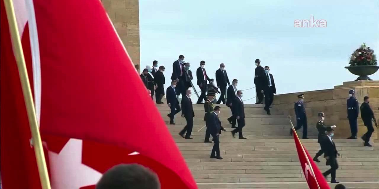 Anıtkabir'de 'Erdoğan' sesleri