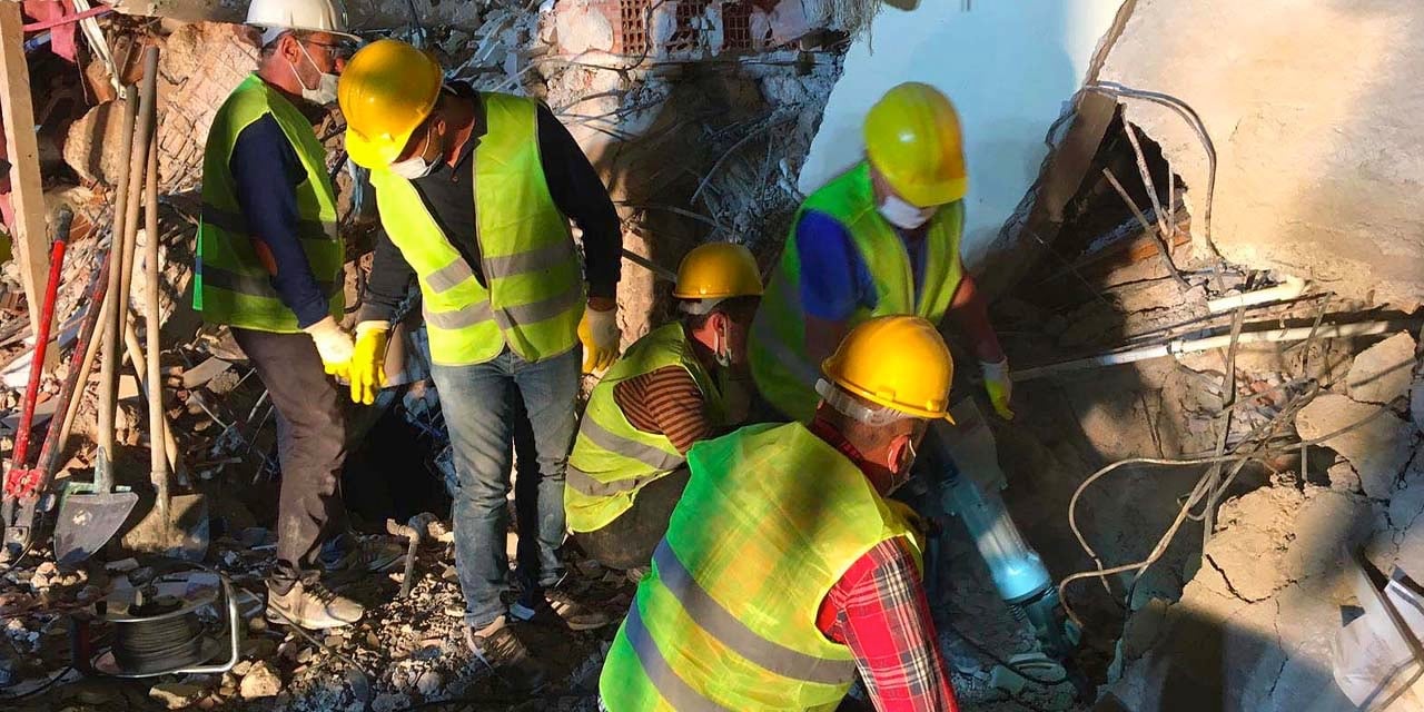 Somalı madenciler kurtarma çalışmalarına devam ediyor: 13-14 kişiyi enkazdan çıkardık