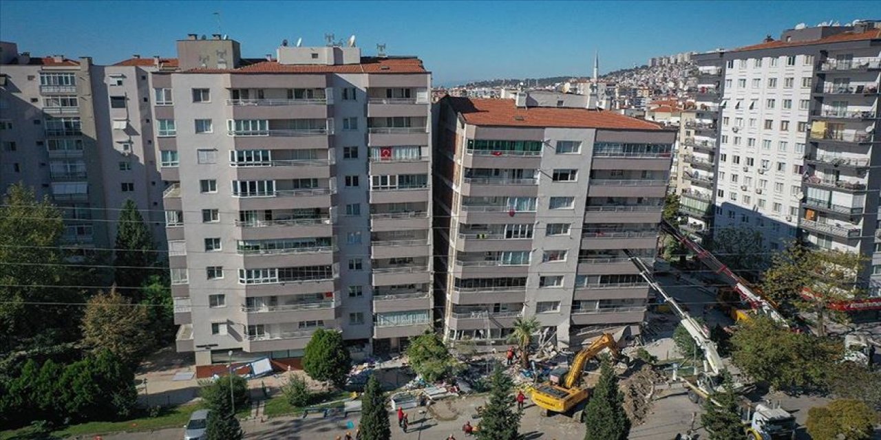 Depremde 3 katı çöken Yılmaz Erbek binasının altındaki BİM'den 'kolon' açıklaması
