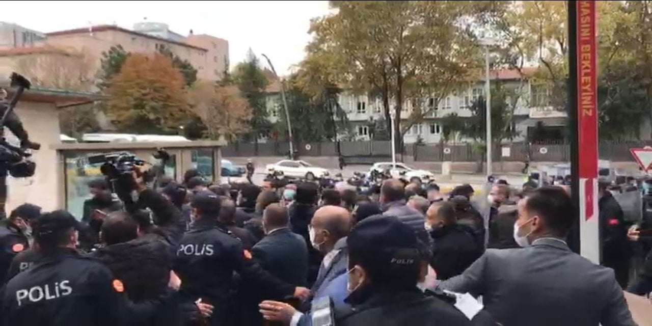 DİSK'in TBMM kapısındaki 'Kıdem Tazminatı' eylemine polis müdahalesi