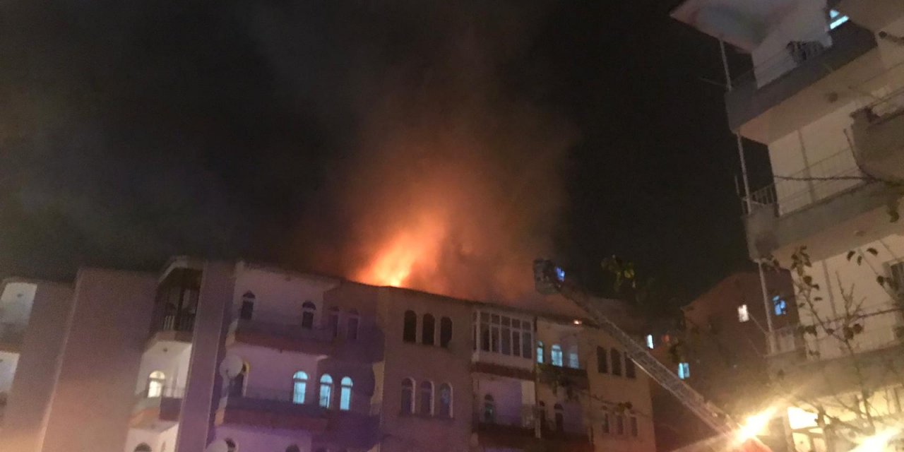 Çatı yangını korkuttu