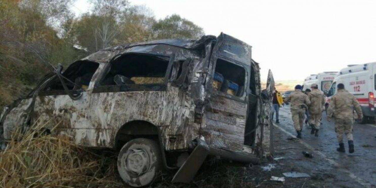 Van karayolunda kaza: Ölü ve yaralılar var