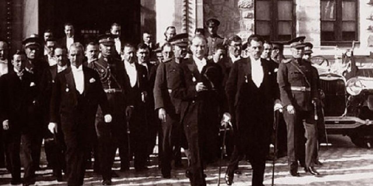 Cumhuriyet'in anlatıldığı seminerde "Atatürk" yer almadı
