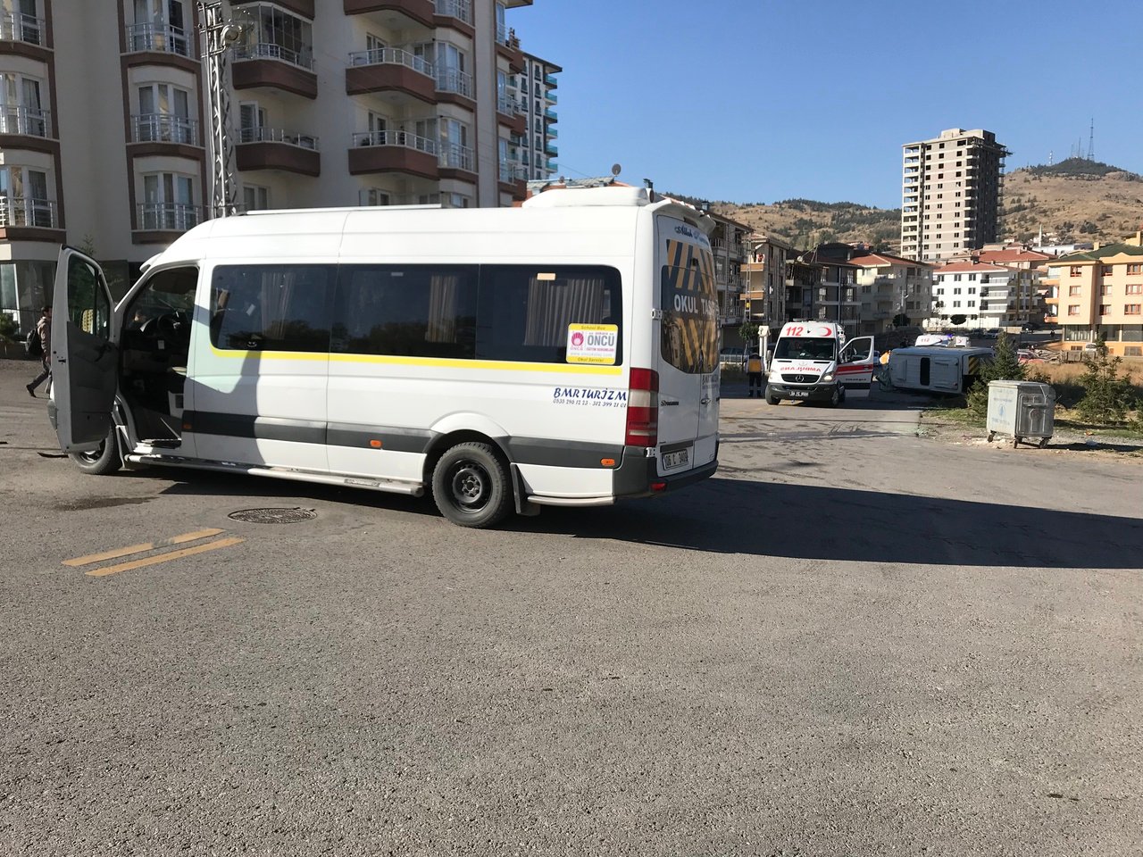 Ankara'da öğrenci servisi devrildi 4 öğrenci yaralandı