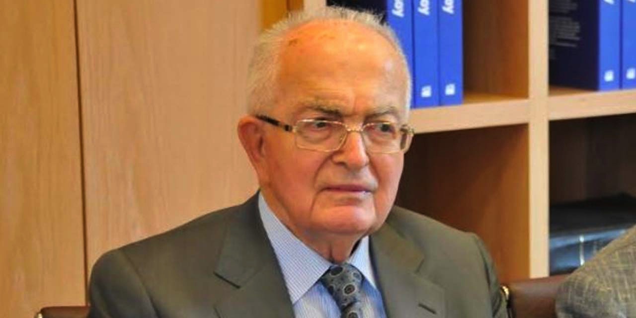 Eski bakan Nevzat Ayaz hayatını kaybetti