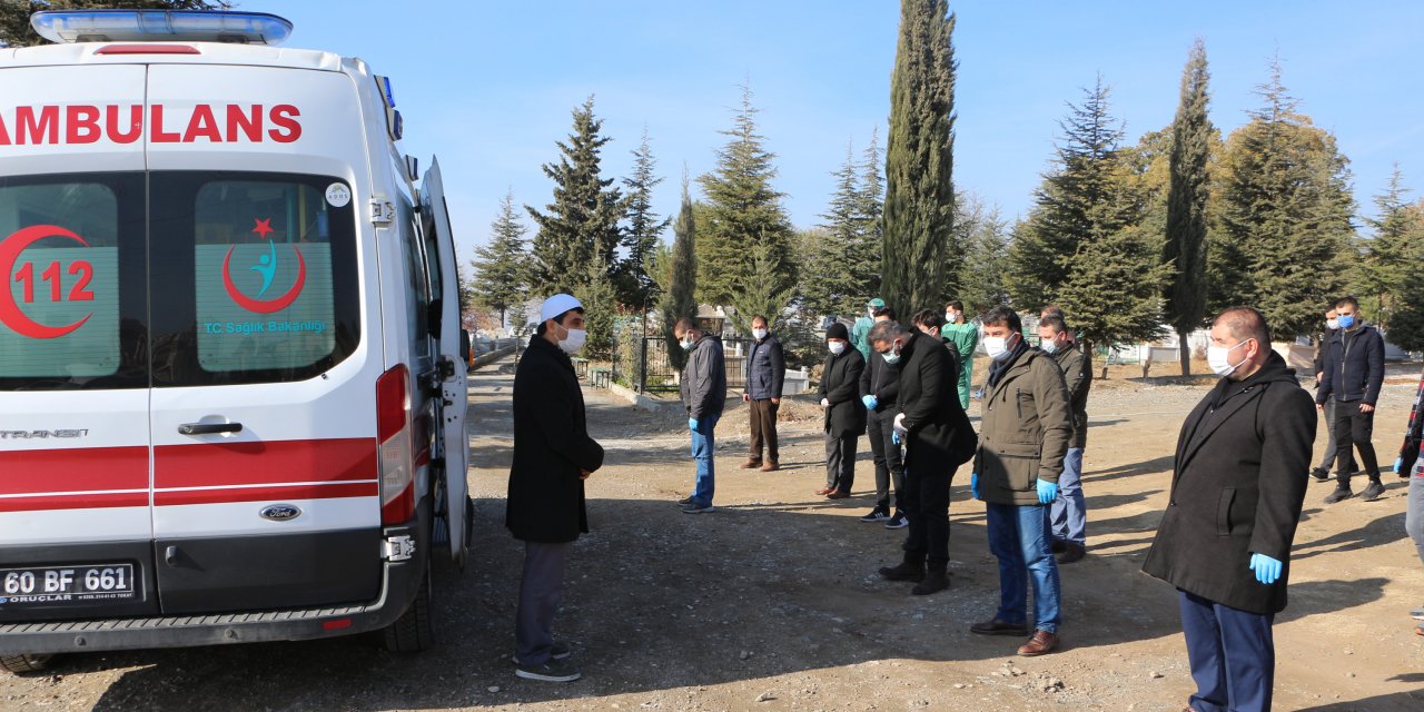 Hastane personeli koronavirüs nedeniyle hayatını kaybetti