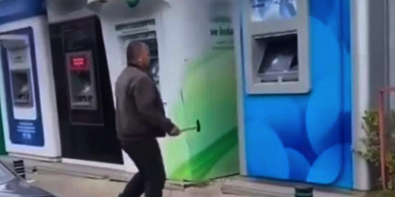 ATM’lere çekiç ile saldırdı