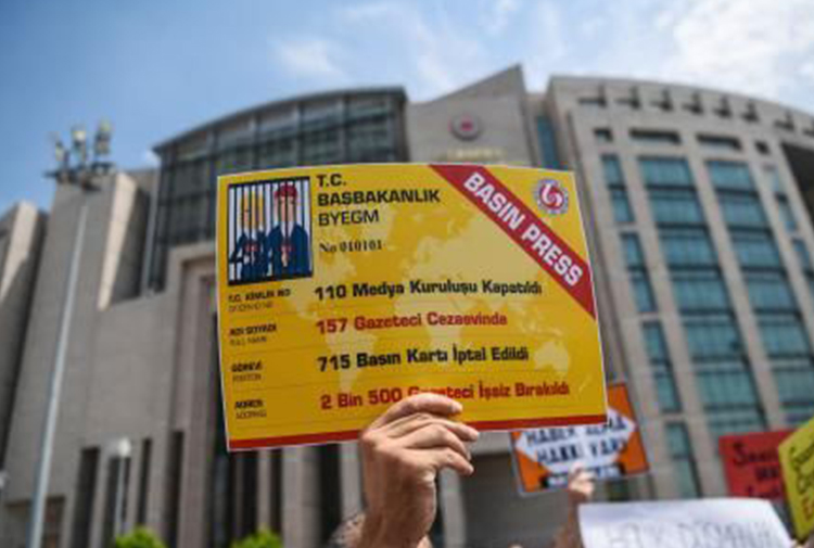2016 yılında 889 gazetecinin sarı basın kartı iptal edildi