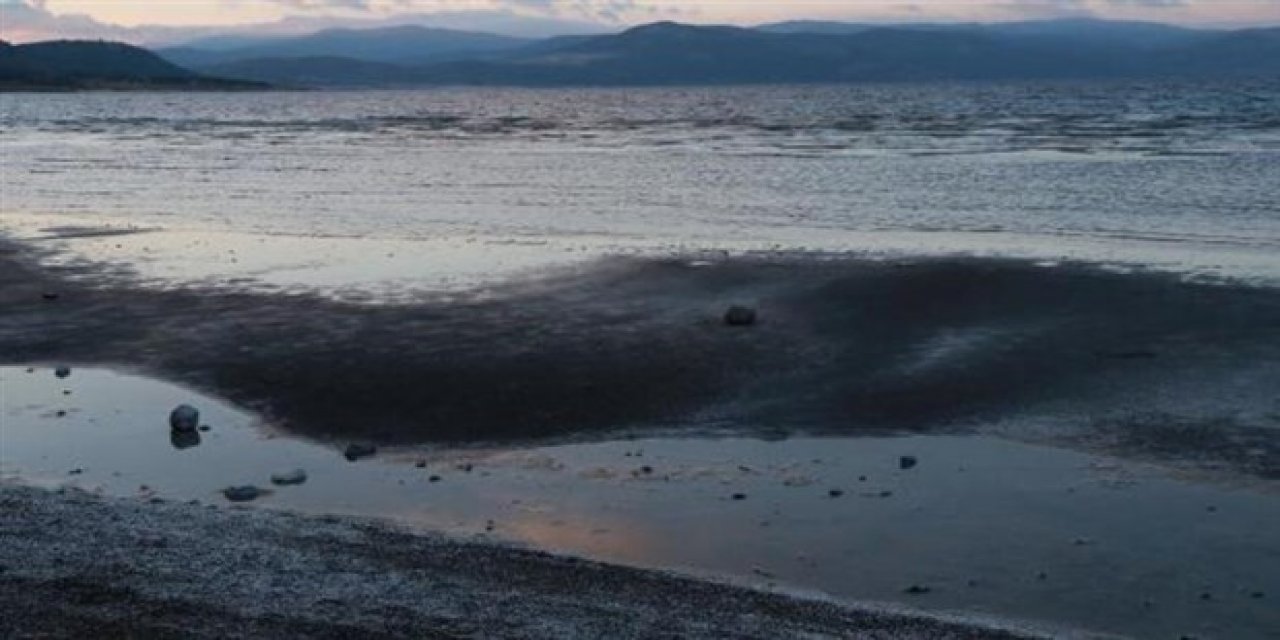 Kuraklık Salda Gölü'nü de vurdu: Su seviyesi çekildi