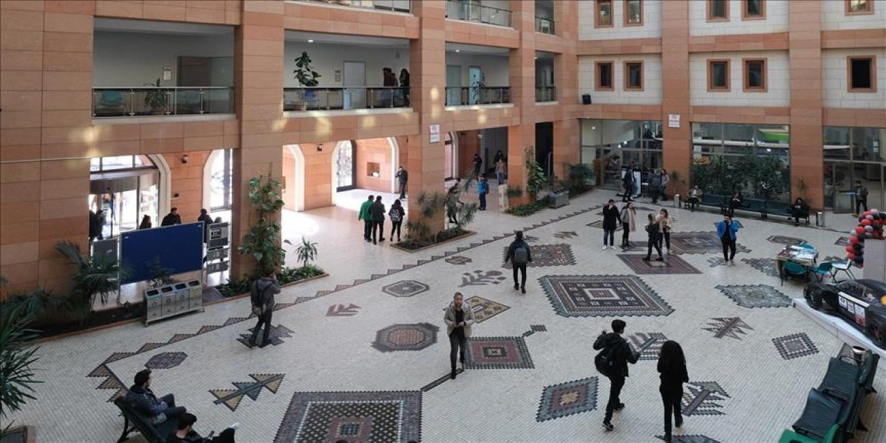 Yeditepe Üniversitesi öğrencilerinden çağrı: Sınavlar binlerce kişinin virüse yakalanıp ölmesinden önemsizdir