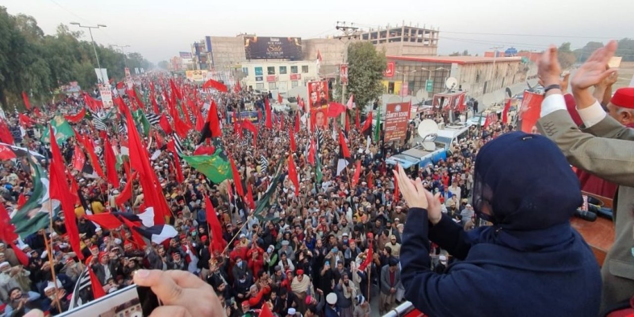 Pakistan’da hükümet karşıtı protestolar devam ediyor