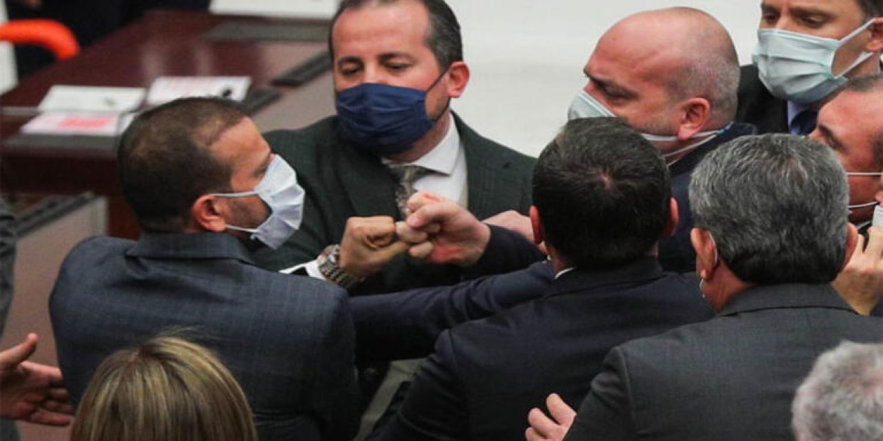 Meclis'te kavga: AKP ve CHP'liler birbirine girdi