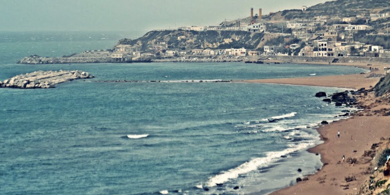 Cezayir'de bir sahilde 7 kişinin cansız bedeni bulundu