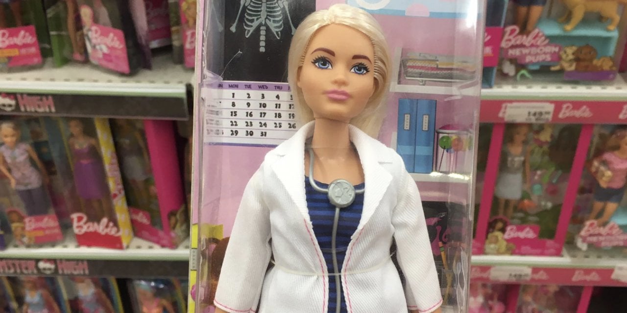 Doktor Barbie figürünün kiloları, sağlıkçılara verilen yemekleri hatırlattı
