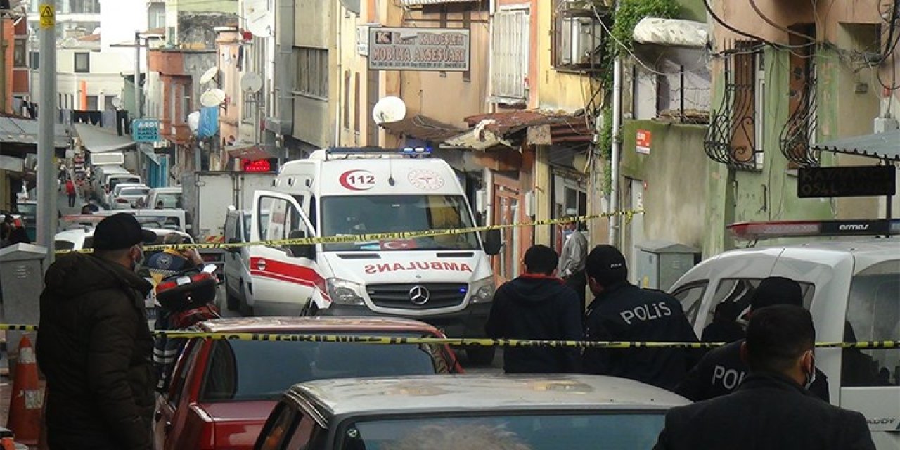 Beyoğlu'nda bir kadının cesedi battaniyeye sarılı bulundu