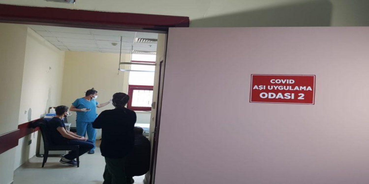 Diyarbakır'da protokol aşılama son anda iptal oldu, sağlıkçılar aşılandı