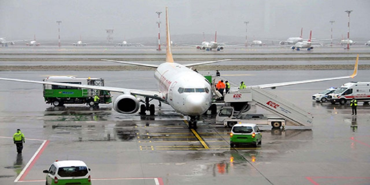 Samsun'dan İstanbul'a sefer yapan uçak acil iniş yaptı