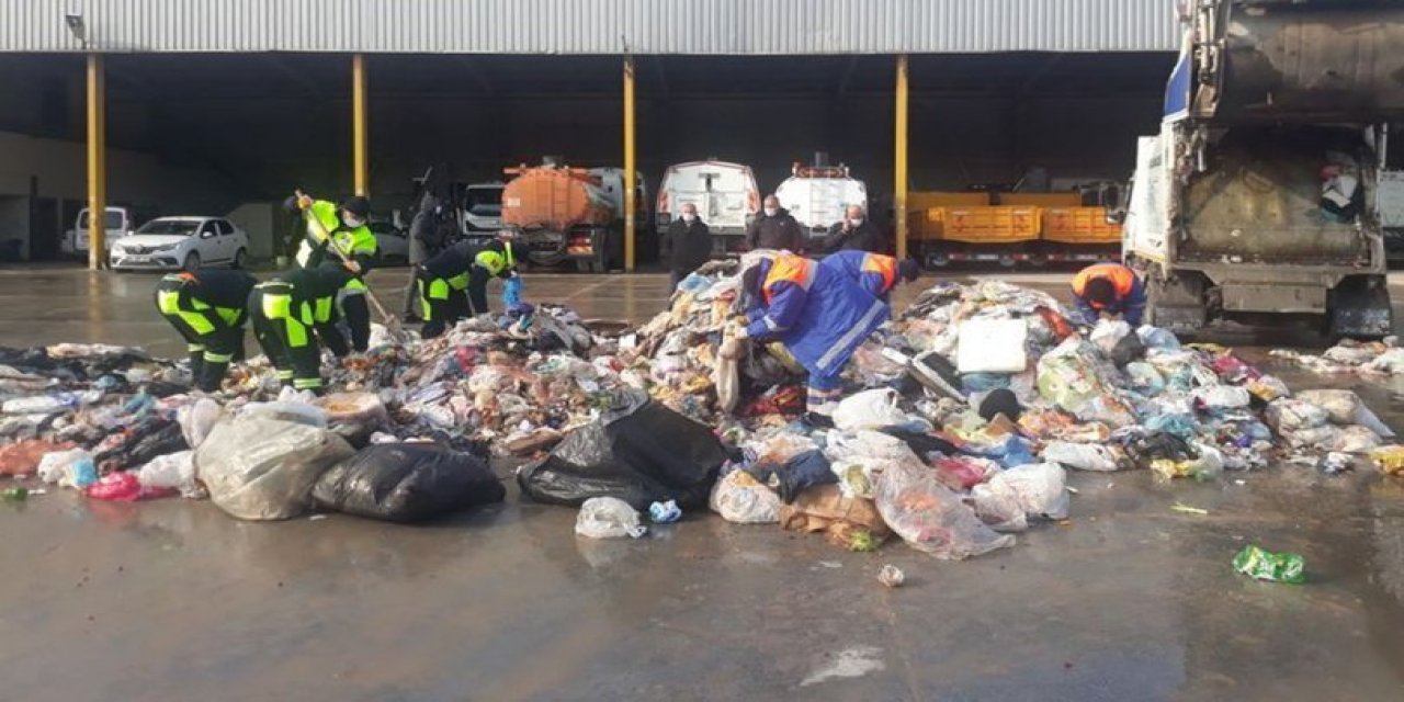 Altınları yanlışlıkla çöpe attı