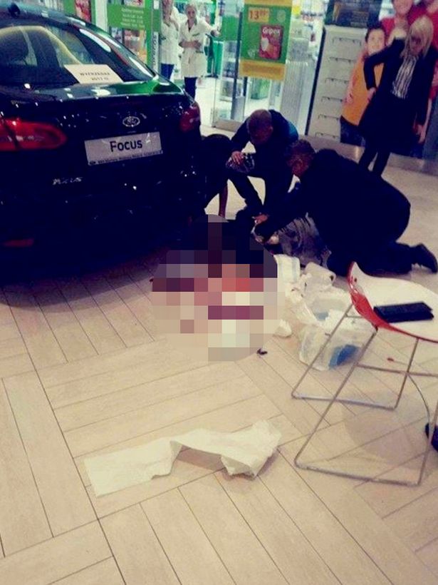Polonya'da alışveriş merkezinde bıçaklı saldırı: Ölü ve yaralılar var!