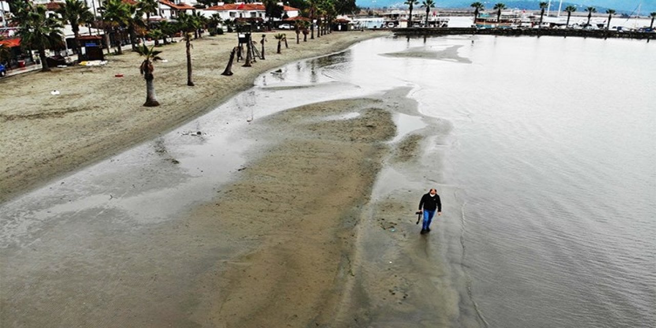 Deniz 40 metre çekildi