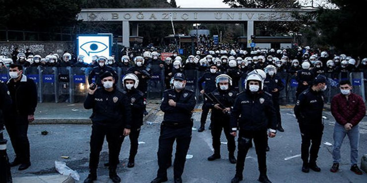 İstanbul Valiliği: Kadıköy'deki gösterilere katılan 5 kişi yakalandı, 3 kişi aranıyor