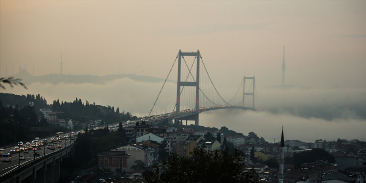 İstanbul Boğazı'nda gemi geçişleri askıya alındı