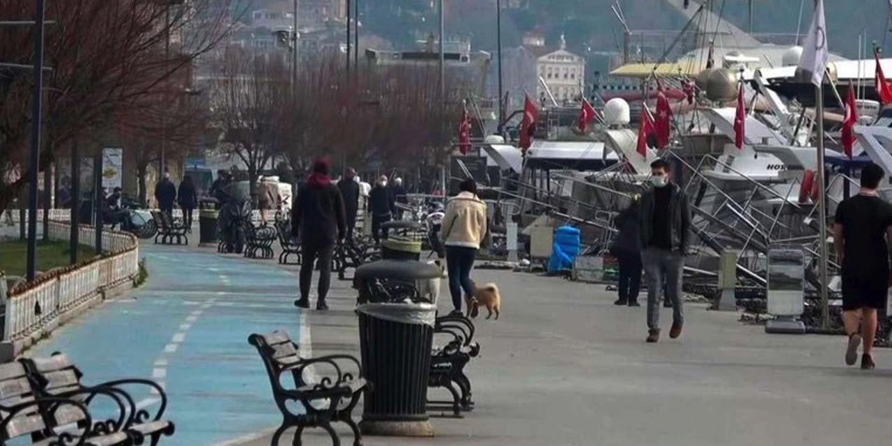 İstanbul’da sokağa çıkma yasağında sahillerde kalabalık