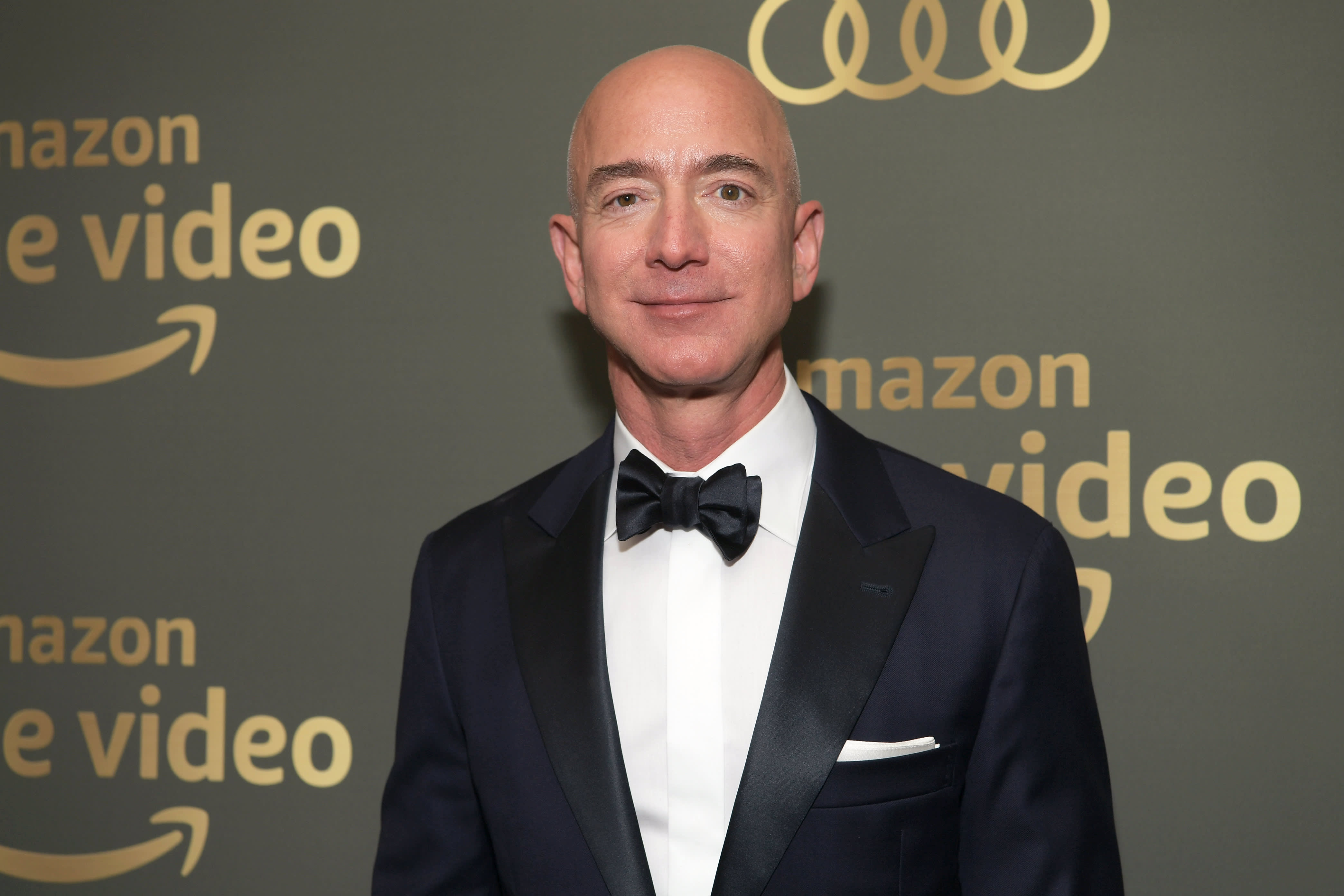 Multimilyarder Bezos, Amazon CEO'luğunu devrediyor