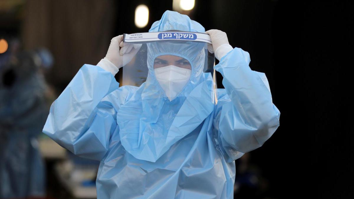 İsrail sığınmacıları ve göçmen işçileri aşılamaya başladı