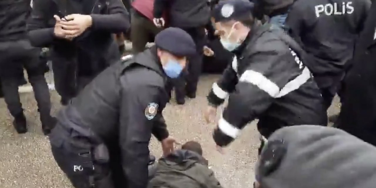 Bursa'daki Boğaziçi'ne destek protestosuna polis müdahalesi: 19 kişi gözaltına alındı
