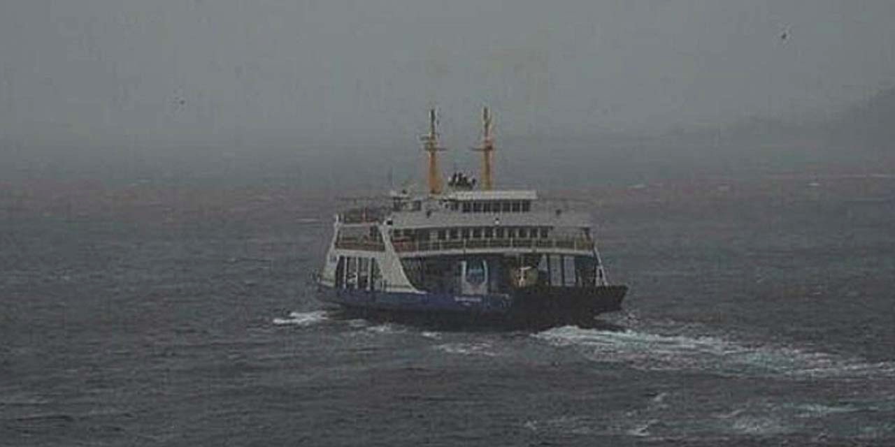 Çanakkale Boğazı, yoğun kar nedeniyle gemi geçişlerine kapatıldı