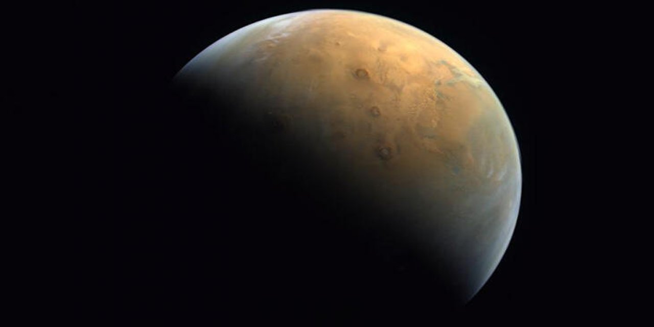 Birleşik Arap Emirlikleri, Mars’tan ilk fotoğrafını paylaştı
