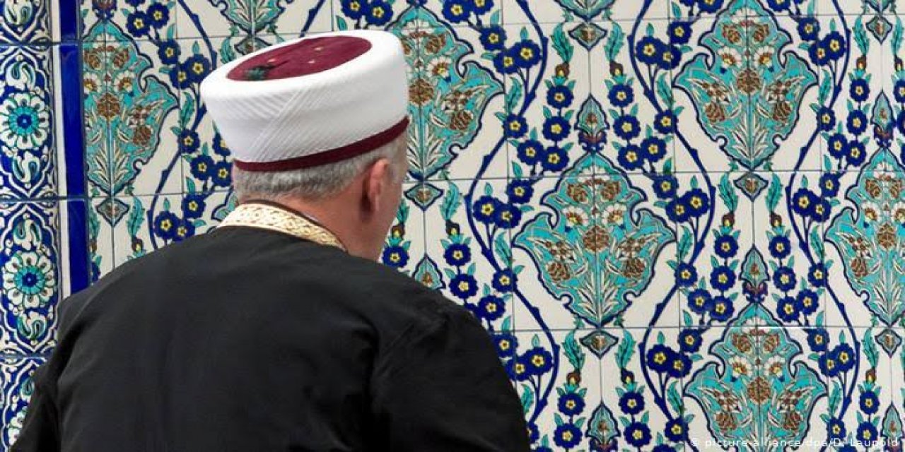 Taciz iddiasıyla açığa alınan imam emekli edildi