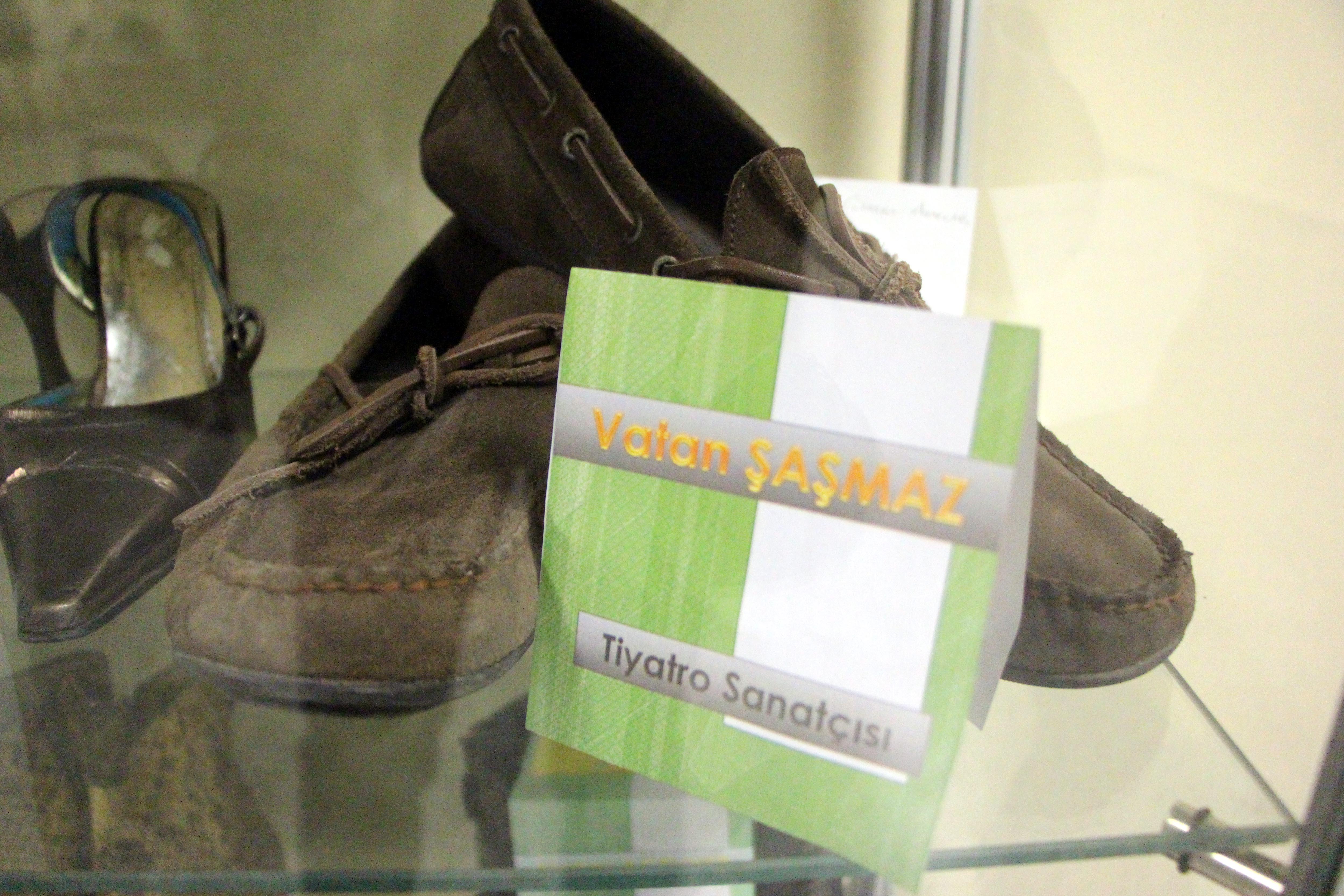 Şehit Eren Bülbül'ün 'kara lastik' ayakkabısı müzede