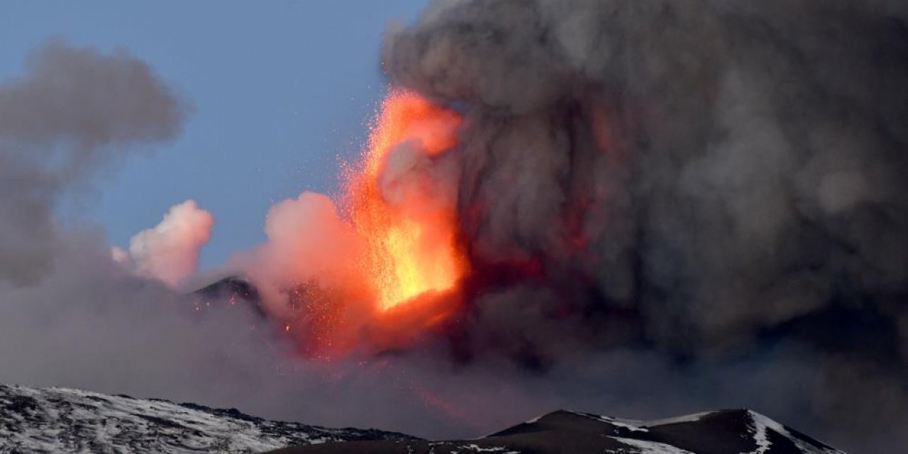 Etna Yanardağı bir kez daha faaliyete geçti