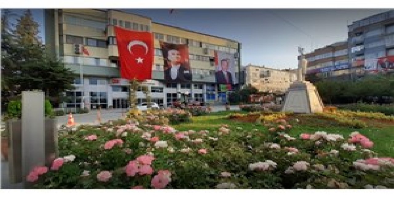 Borç dağ gibi ama Erdoğan posteri için para var