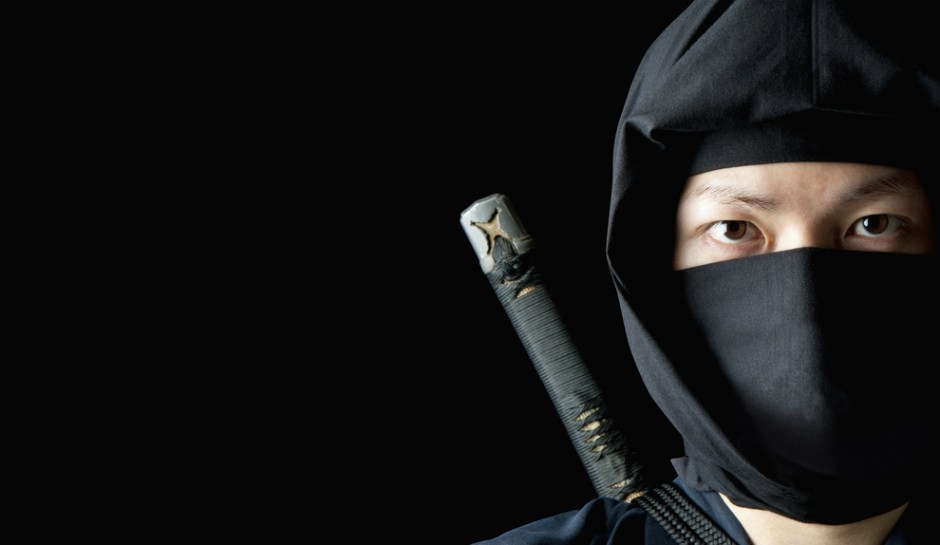 Japonya'da polis ninja kıyafetli hırsızı yakaladı: 74 yaşında çıktı