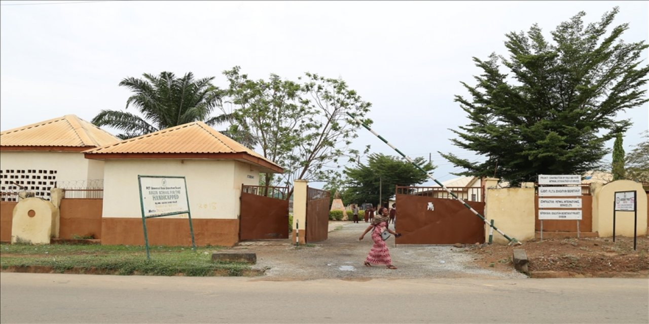 Nijerya'da yatılı okuldan yüzlerce kız öğrenci kaçırıldı