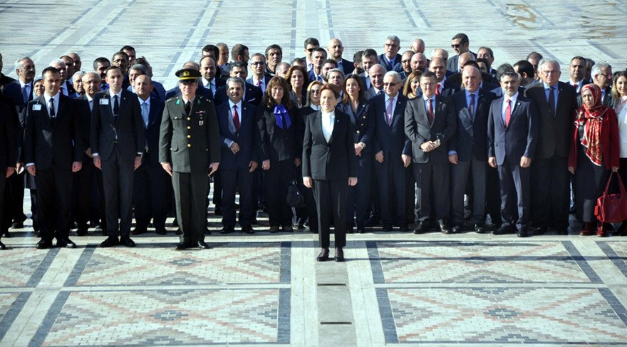 İyi Parti Genel Başkanı Meral Akşener Anıtkabir'i ziyaret etti