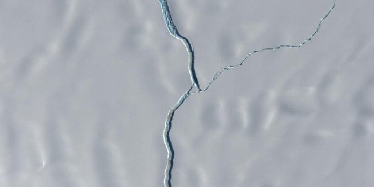 Antarktika'da 1270 kilometrekarelik buz kütlesi koptu