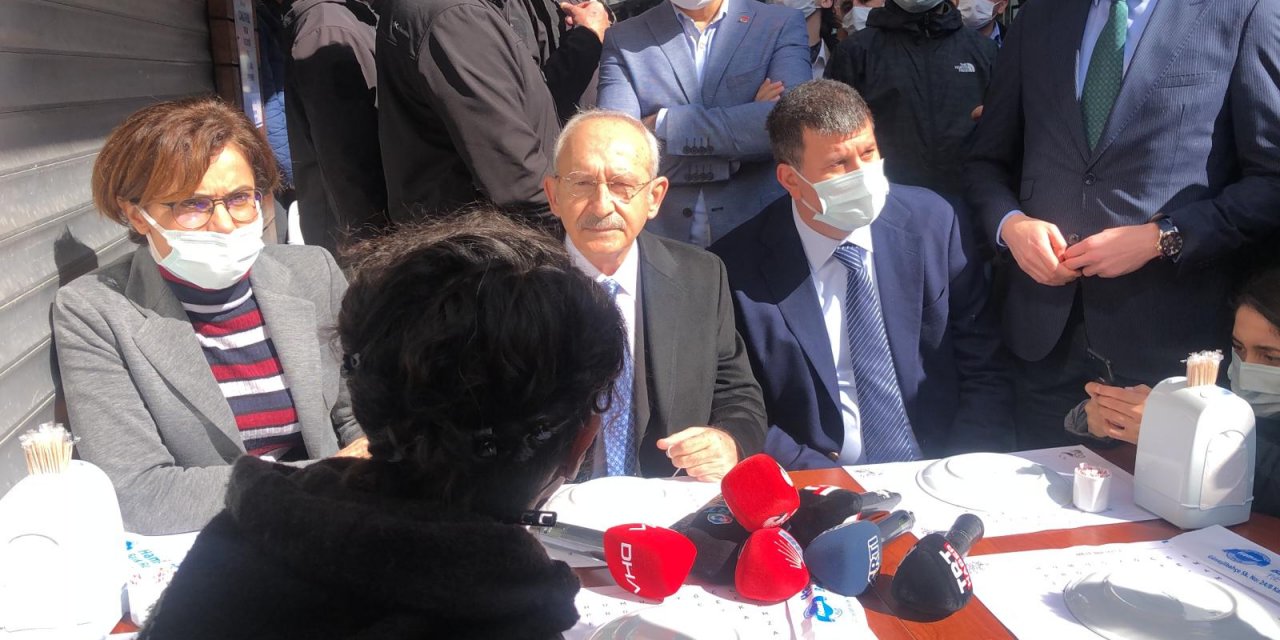 Kemal Kılıçdaroğlu'ndan Kadıköy'de esnaf ziyareti
