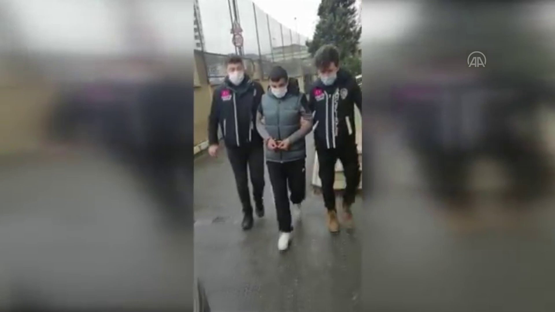 Oyun parkında uyuşturucu satarken yakalandı