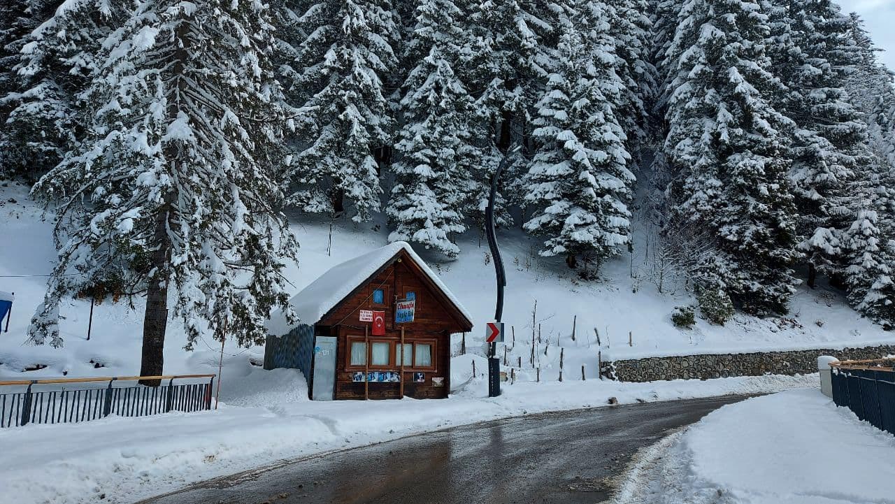 İyi ki Türkiye'de yaşıyorum dedirtecek manzaralar! Ayder Yaylası'ndan Kar masalı ülkesine