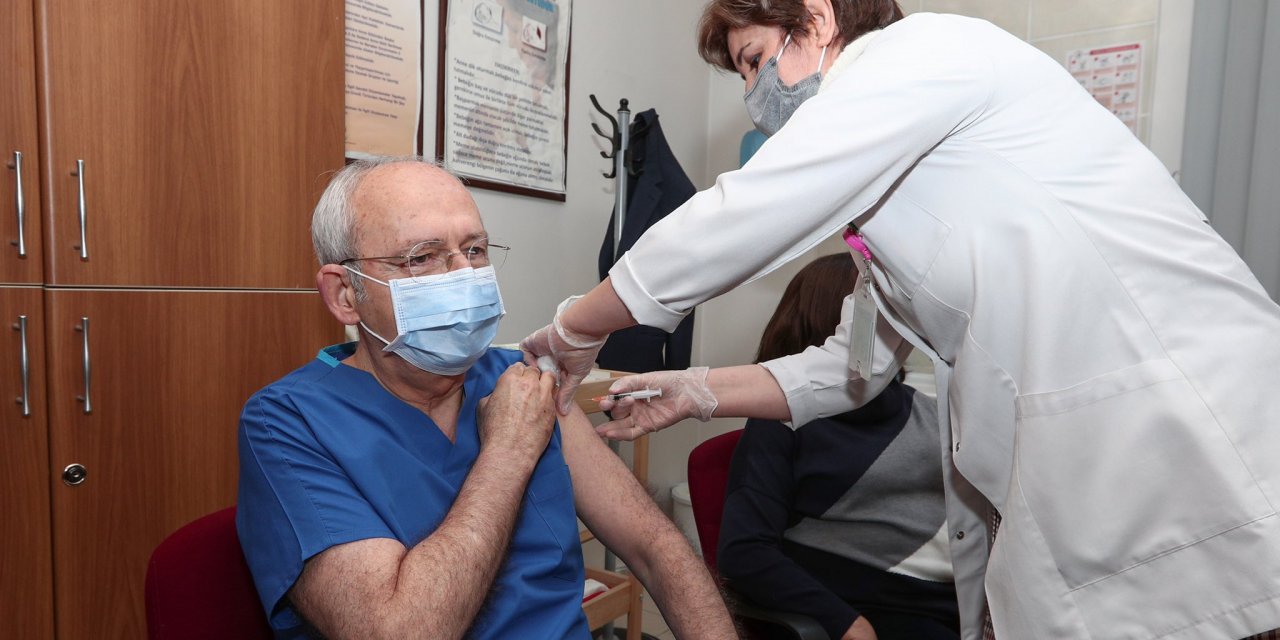 Kemal Kılıçdaroğlu ikinci doz koronavirüs aşısını oldu