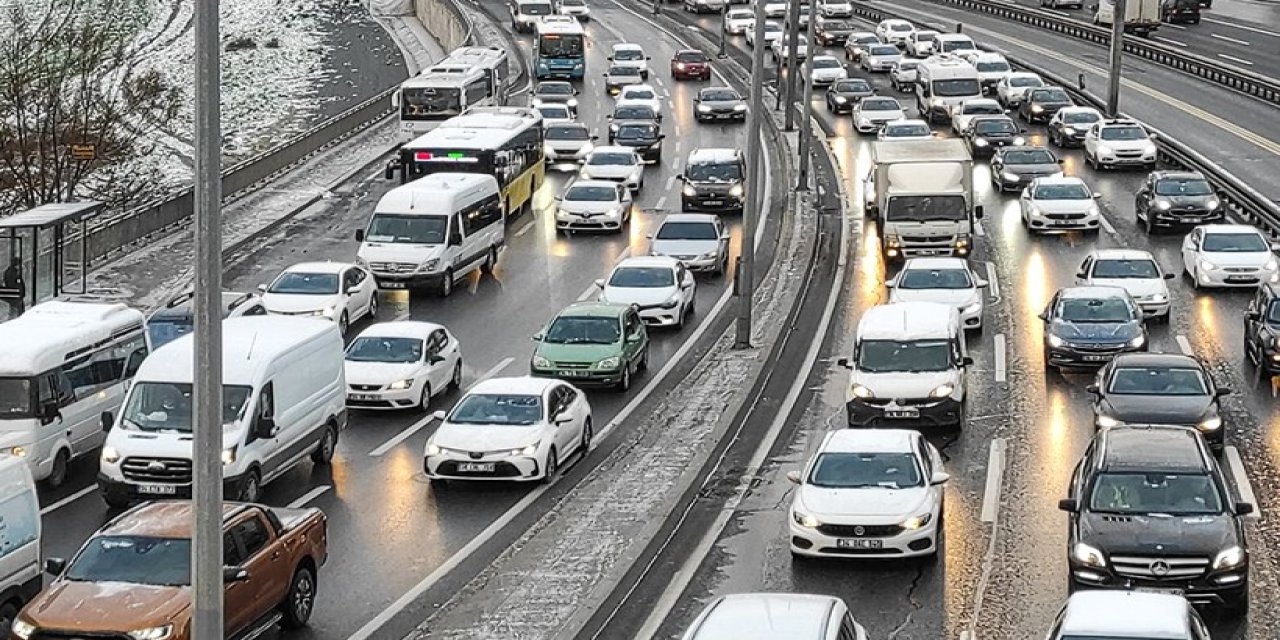 Kar etkisi: İstanbul’da trafik yoğunluğu yüzde 60’a ulaştı